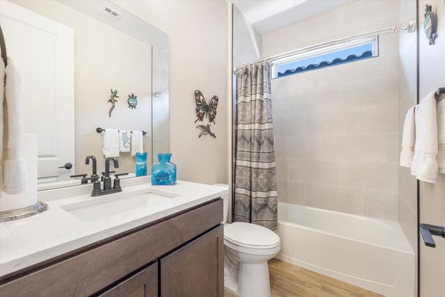 6718 Sydney Drive NE, Rio Rancho, NM 87144