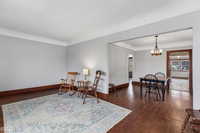 22022 Beechwood Avenue, Eastpointe, MI 48021