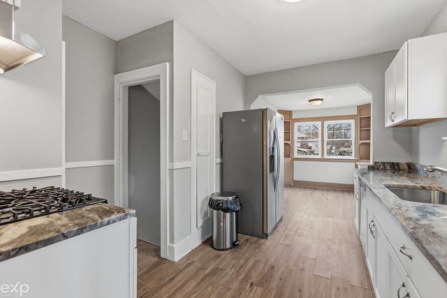 22022 Beechwood Avenue, Eastpointe, MI 48021