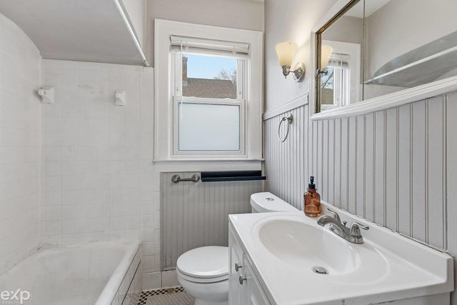 22022 Beechwood Avenue, Eastpointe, MI 48021