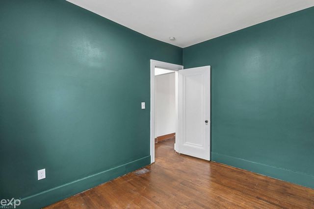 22022 Beechwood Avenue, Eastpointe, MI 48021