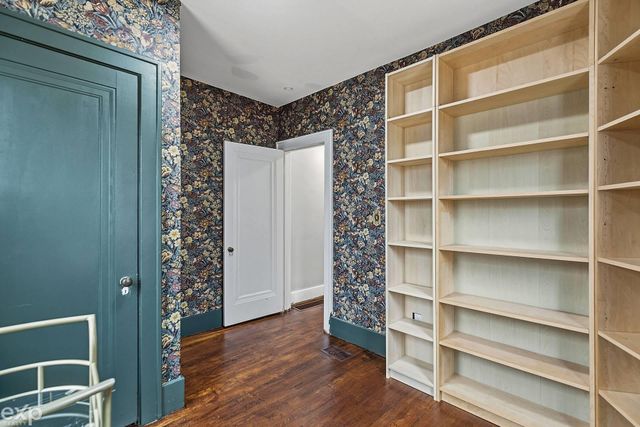 22022 Beechwood Avenue, Eastpointe, MI 48021