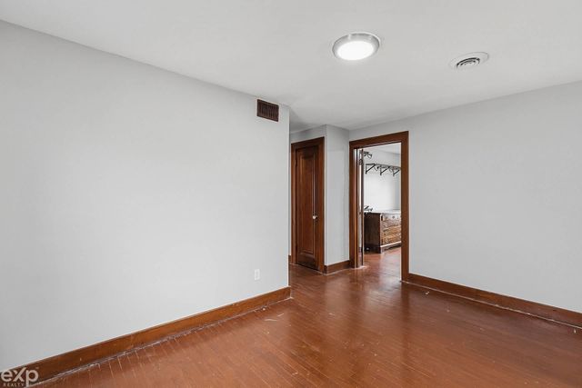 22022 Beechwood Avenue, Eastpointe, MI 48021