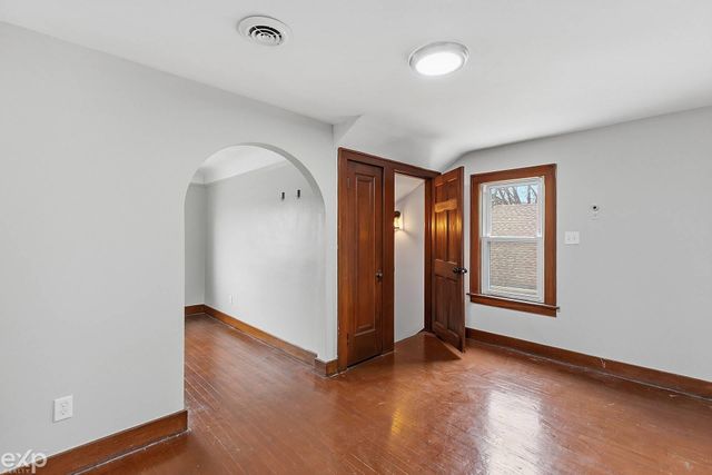 22022 Beechwood Avenue, Eastpointe, MI 48021