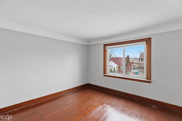 22022 Beechwood Avenue, Eastpointe, MI 48021