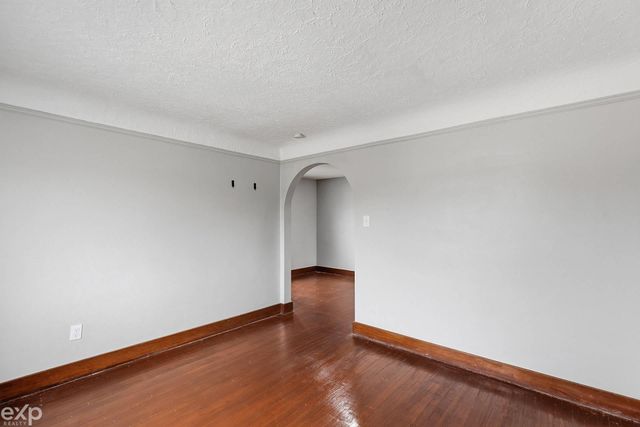 22022 Beechwood Avenue, Eastpointe, MI 48021