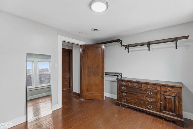 22022 Beechwood Avenue, Eastpointe, MI 48021