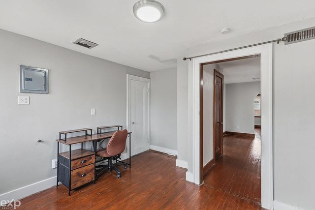 22022 Beechwood Avenue, Eastpointe, MI 48021