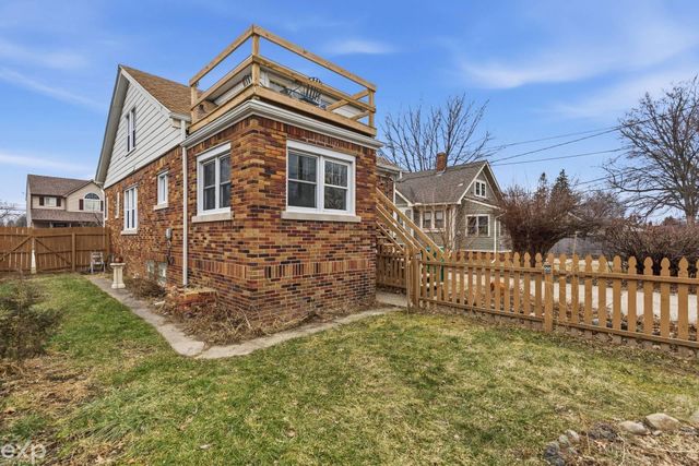 22022 Beechwood Avenue, Eastpointe, MI 48021