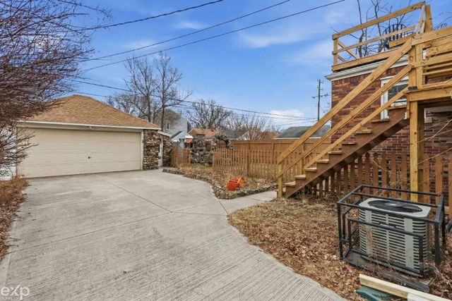 22022 Beechwood Avenue, Eastpointe, MI 48021