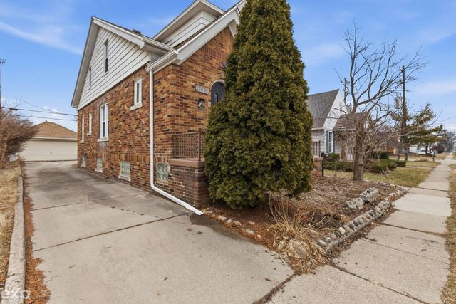 22022 Beechwood Avenue, Eastpointe, MI 48021