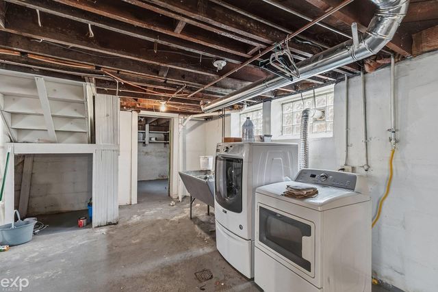 22022 Beechwood Avenue, Eastpointe, MI 48021