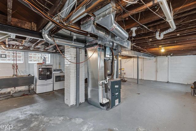 22022 Beechwood Avenue, Eastpointe, MI 48021