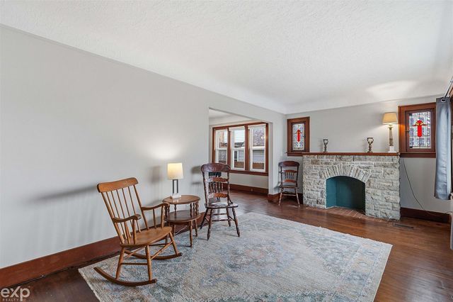 22022 Beechwood Avenue, Eastpointe, MI 48021