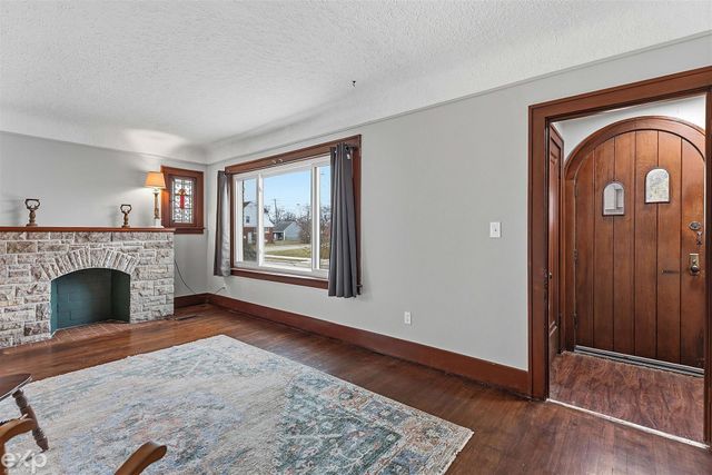 22022 Beechwood Avenue, Eastpointe, MI 48021