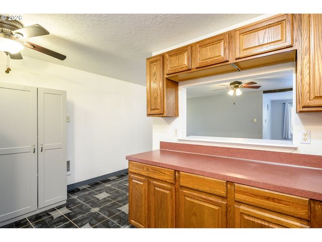 1855 Nw JILLANNE Ct, Mc Minnville, OR 97128