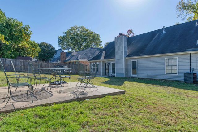 6348 EASTBRIER DR, Bartlett, TN 38135