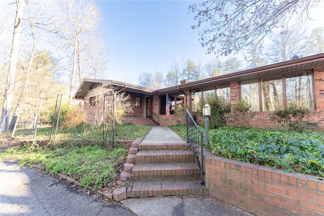 139 Todds Creek Road, Central, SC 29630