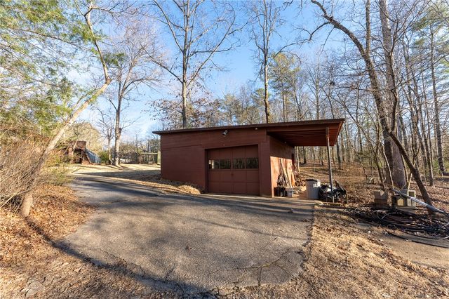 139 Todds Creek Road, Central, SC 29630