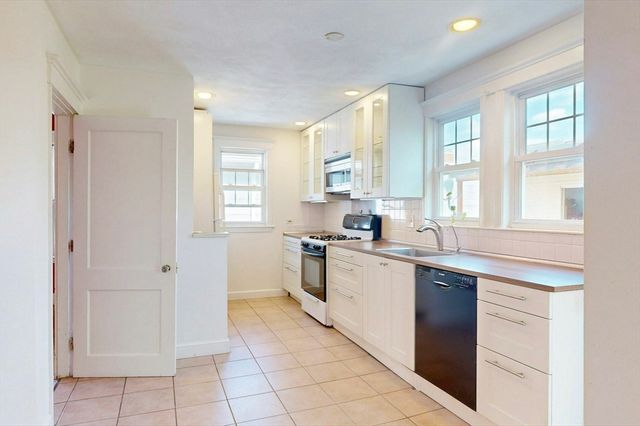 8 Douglas Ave 2, Somerville, MA 02145