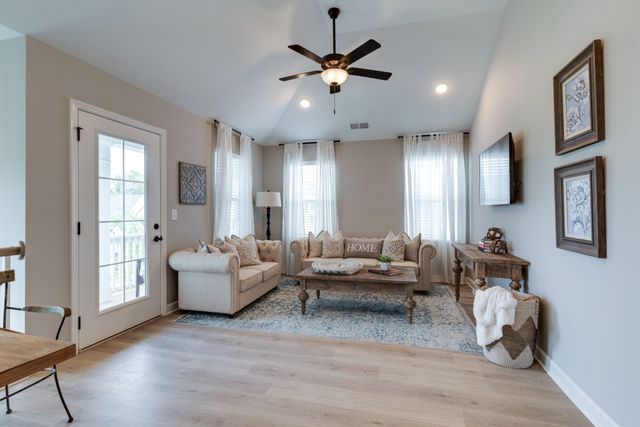 168 Rothwood Drive, Hendersonville, TN 37075