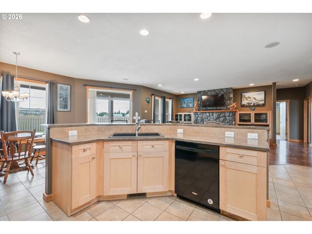 2487 REDWOOD Ave, Longview, WA 98632
