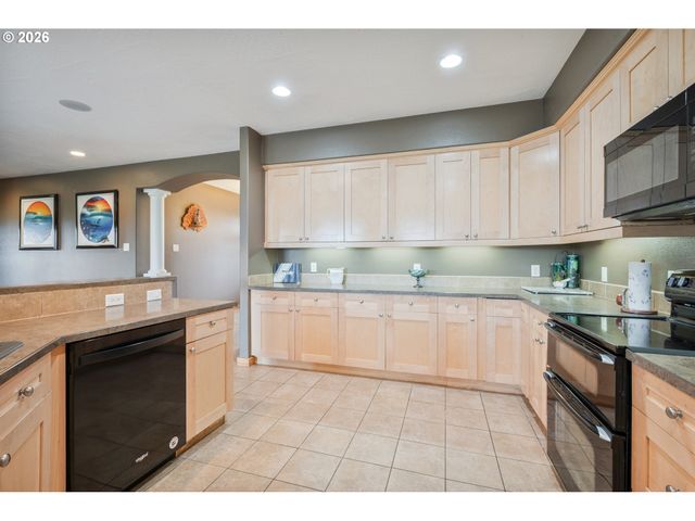 2487 REDWOOD Ave, Longview, WA 98632