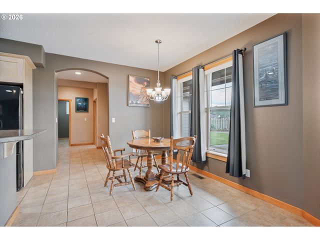 2487 REDWOOD Ave, Longview, WA 98632