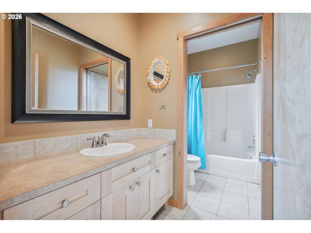 2487 REDWOOD Ave, Longview, WA 98632