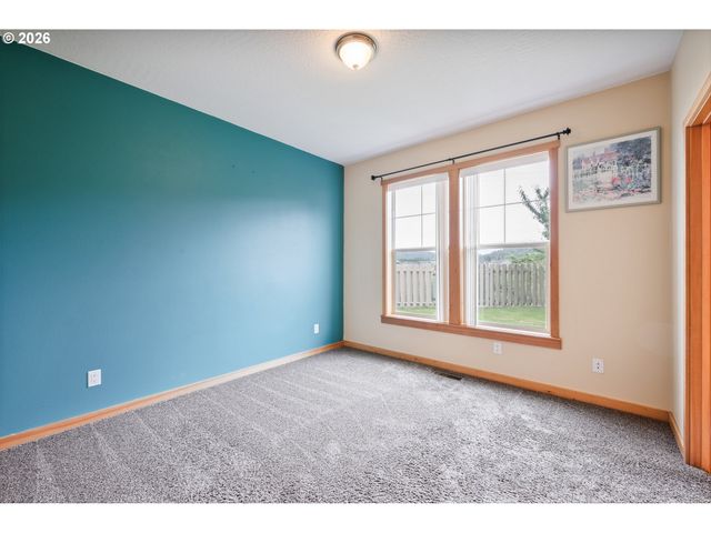 2487 REDWOOD Ave, Longview, WA 98632