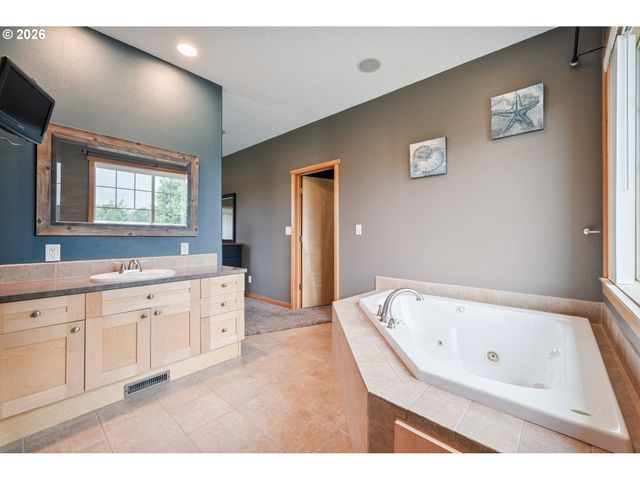2487 REDWOOD Ave, Longview, WA 98632