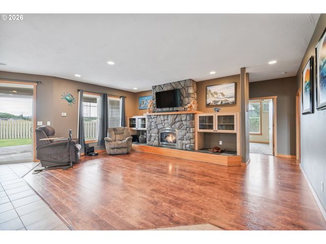 2487 REDWOOD Ave, Longview, WA 98632