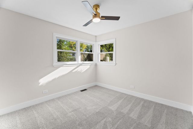 160 Lancaster Lane, Des Plaines, IL 60018