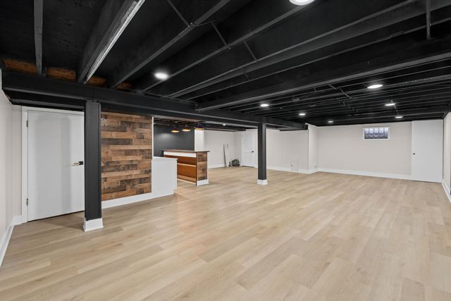160 Lancaster Lane, Des Plaines, IL 60018