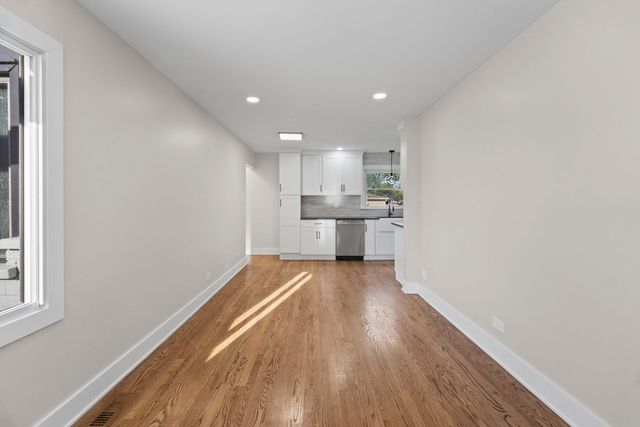 160 Lancaster Lane, Des Plaines, IL 60018