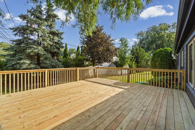 160 Lancaster Lane, Des Plaines, IL 60018