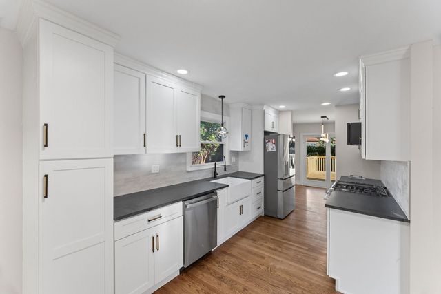 160 Lancaster Lane, Des Plaines, IL 60018