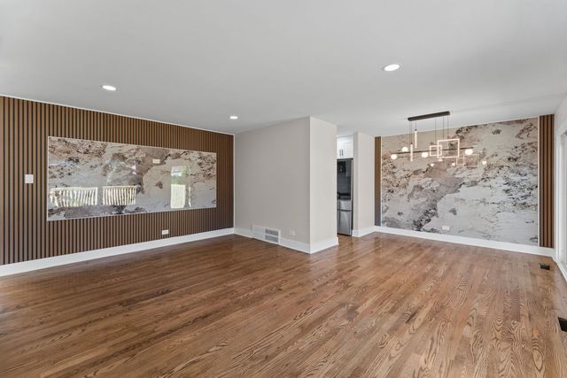 160 Lancaster Lane, Des Plaines, IL 60018