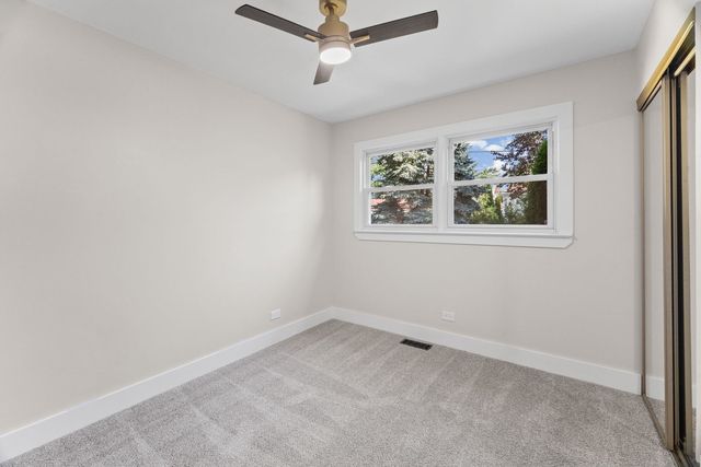 160 Lancaster Lane, Des Plaines, IL 60018