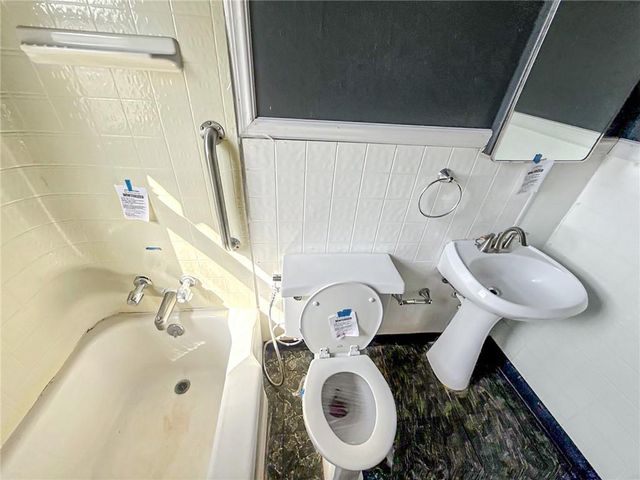 4210 Montgall Avenue, Kansas City, MO 64130