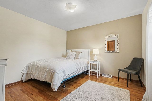 1727 Wayside Drive, Kentwood, MI 49546