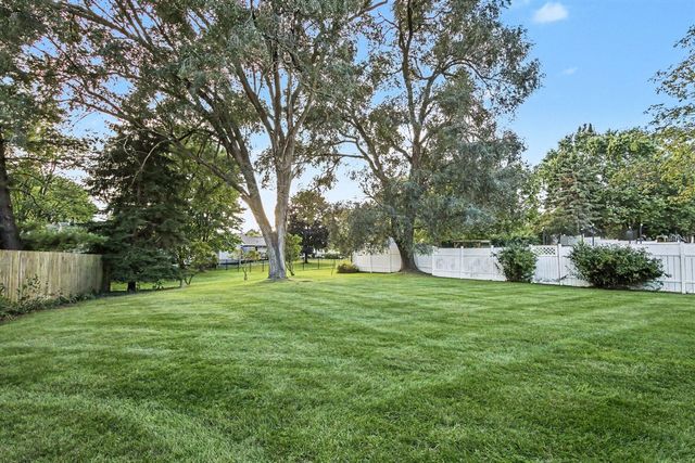 1727 Wayside Drive, Kentwood, MI 49546