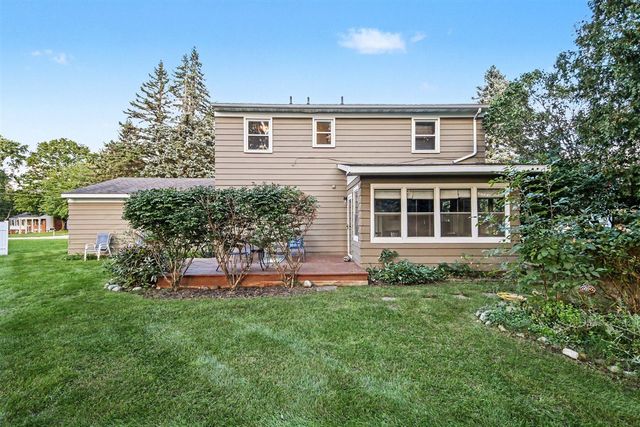 1727 Wayside Drive, Kentwood, MI 49546