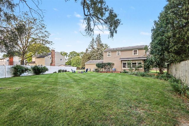 1727 Wayside Drive, Kentwood, MI 49546