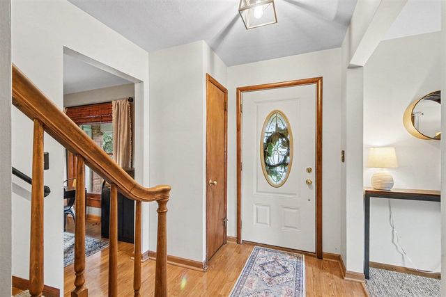 1727 Wayside Drive, Kentwood, MI 49546