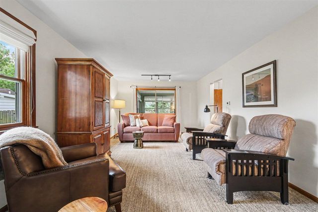 1727 Wayside Drive, Kentwood, MI 49546