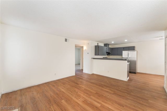 1983 Cosmic Drive, Las Vegas, NV 89115