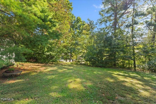 906 Hanson Drive, Johnson City, TN 37601