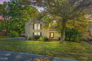 906 Hanson Drive, Johnson City, TN 37601