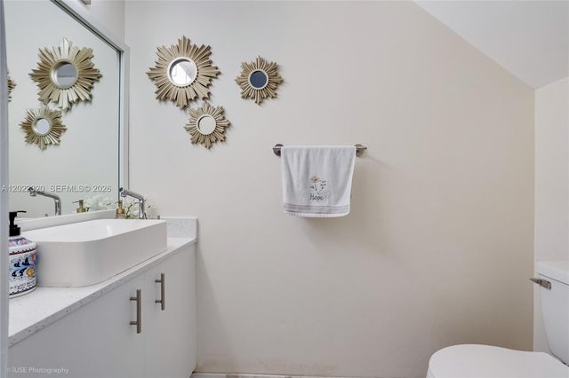 221 Riviera Cir, Weston, FL 33326
